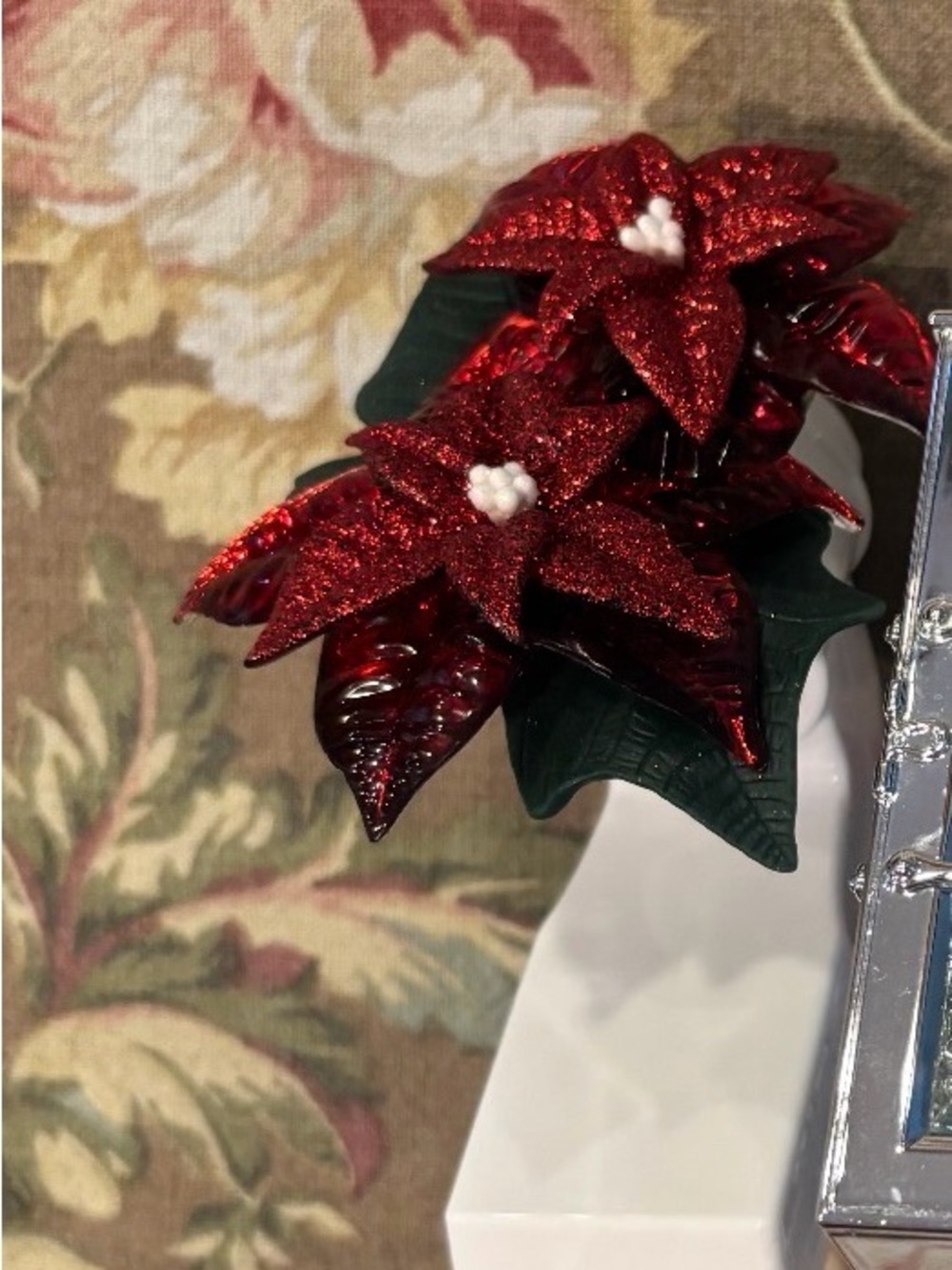 Bath & Body Works Red Glitter Poinsettia scent wallflowers diffuser